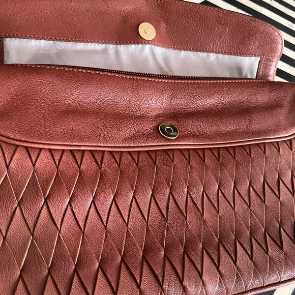 Modalu London leather clutch/hobo - Picture 5 of 11